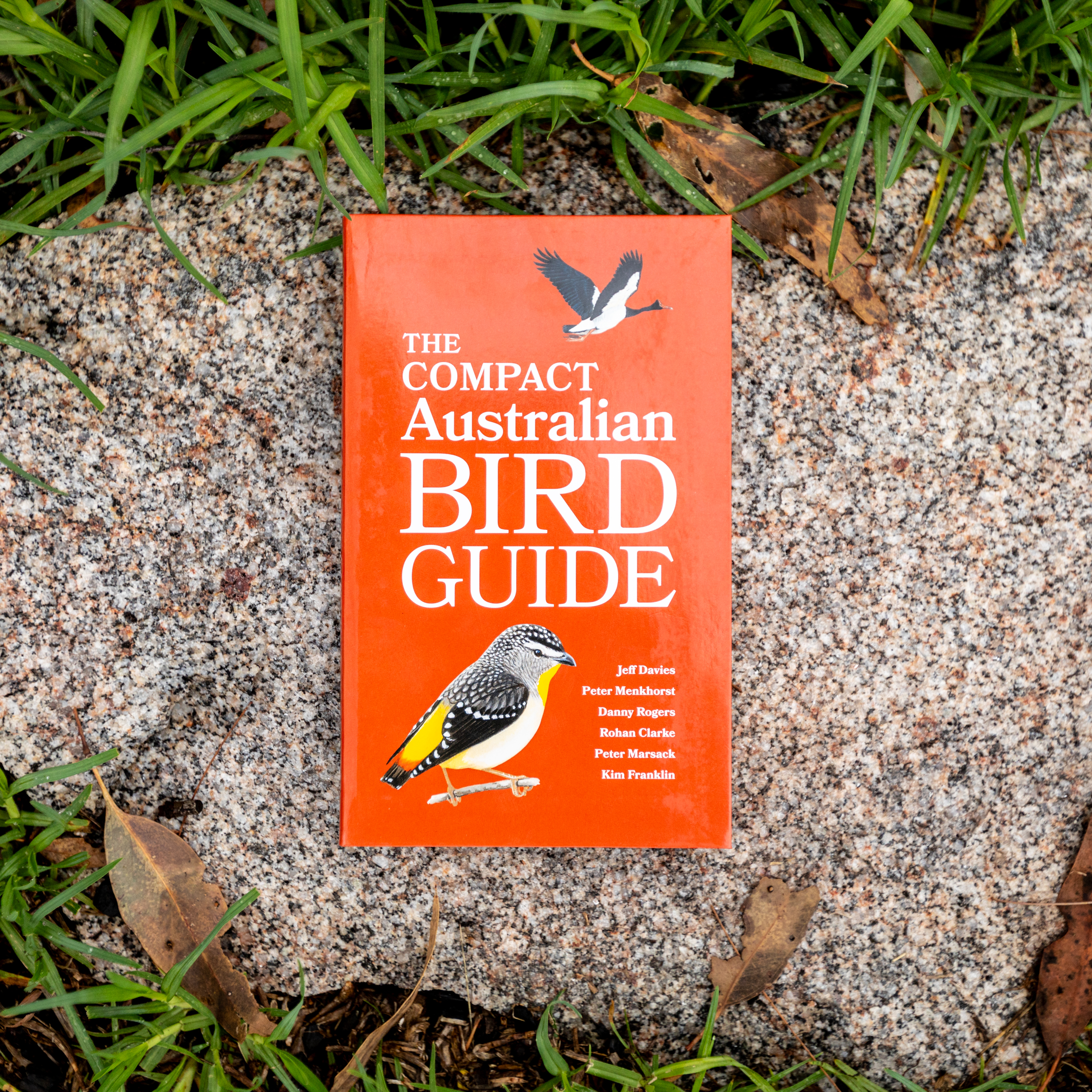 Compact Australian Bird Guide Book by Danny Rogers, Peter Menkhorst, and Rohan Clarke ISBN: 9781486312245